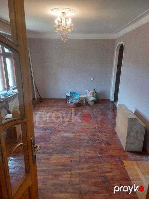 Satılır 1 otaqlı köhnə tikili 40 m²