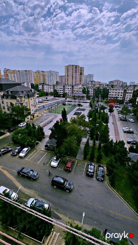 Satılır 4 otaqlı köhnə tikili 100 m²