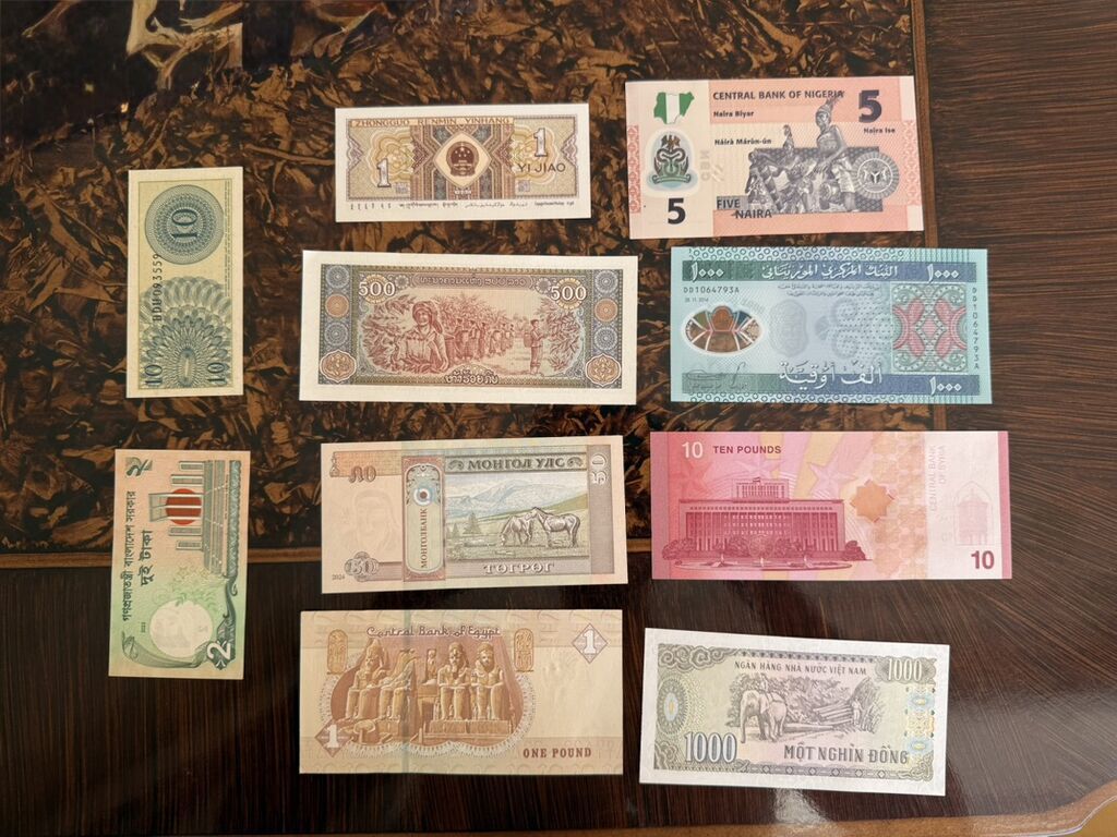 Kolleksiya üçün dünya ölkələrinə aid kağız pullar dəsti. Setin — İdman, hobi, istirahət, Bakı (2)