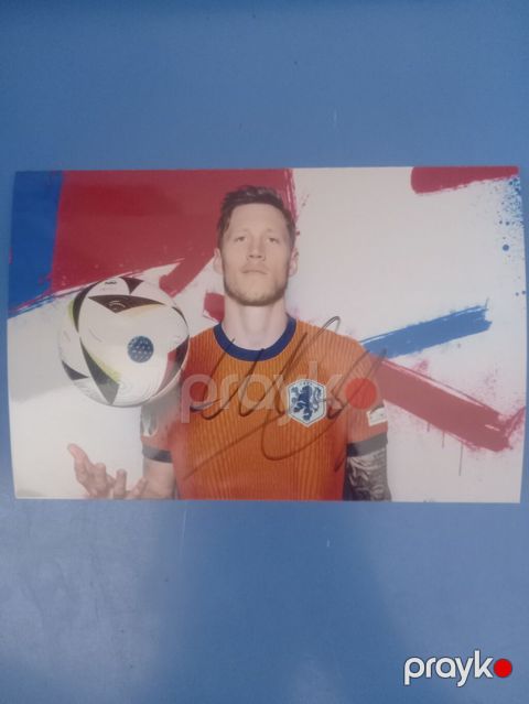 Məhsul: İmzalı futbolçu poster-foto Təsvir: - Rəngli poster-foto — Bakı