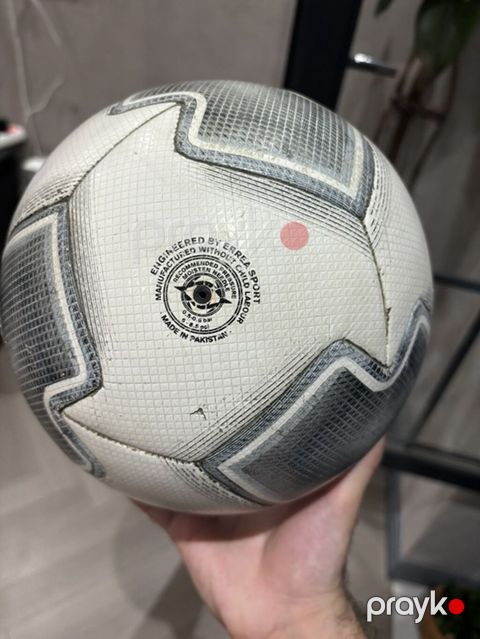 Errea marka futbol topu - Ölçü: 5 (standart) - Brend: Errea Sport — Bakı