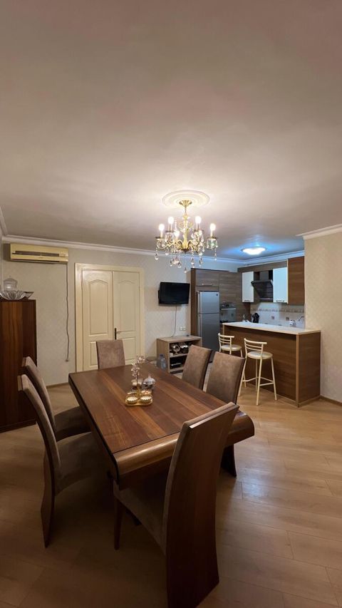 Satılır 4 otaqlı köhnə tikili 75 m² — Bakı
