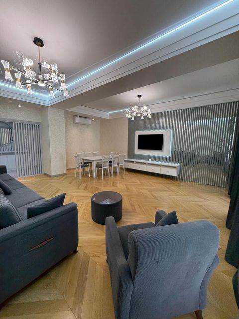 Satılır 3 otaqlı yeni tikili 170 m² — Bakı