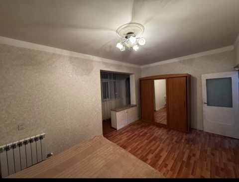 İcarəyə verilir 3 otaqlı köhnə tikili 80 m² — Bakı