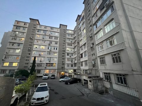Satılır 4 otaqlı köhnə tikili 110 m² — Bakı