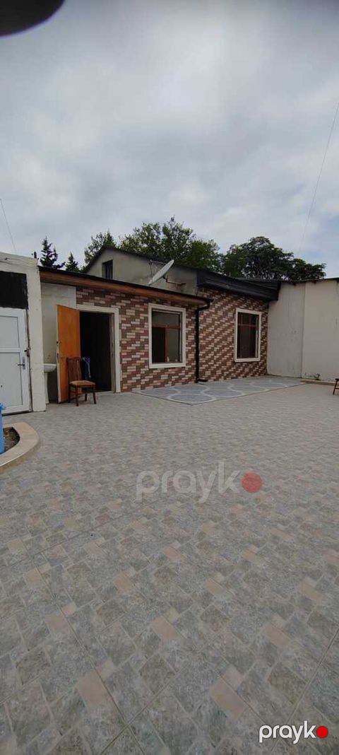 Satılır 4 otaqlı həyət evi/bağ evi 100 m²