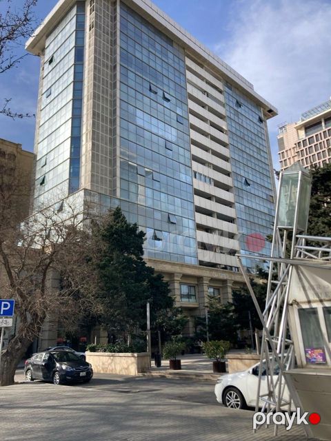 Satılır 3 otaqlı köhnə tikili 125 m²