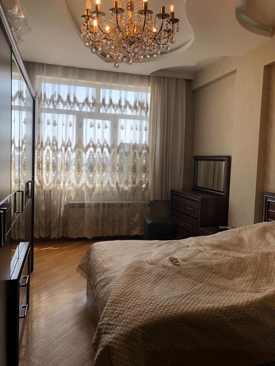 Satılır 4 otaqlı yeni tikili 200 m² — Mənzil, Bakı (7)