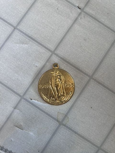 Sovet dövrünə aid yubiley medalı – “1945–1965 Böyük Vətən — Bakı