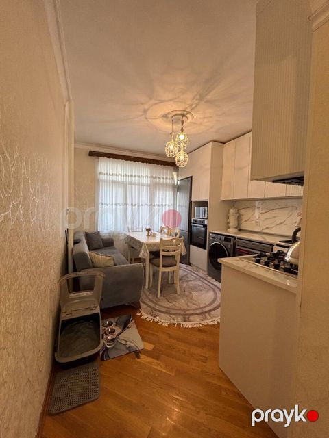 Satılır 2 otaqlı köhnə tikili 65 m²