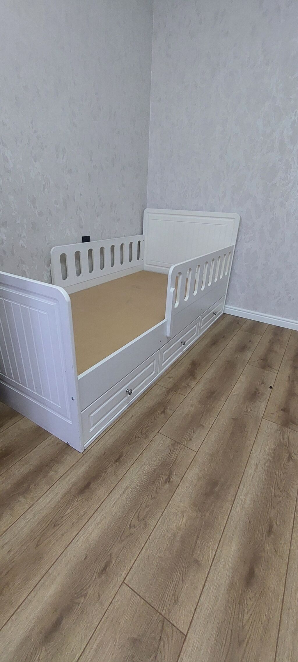Matras yoxdur Rəng: Ağ Komplektə daxildir: çarpayı karkası, qoruyucu — Mebel, Bakı