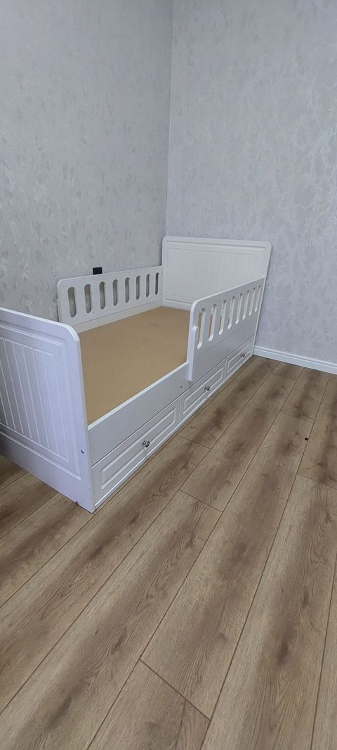Matras yoxdur Rəng: Ağ Komplektə daxildir: çarpayı karkası, qoruyucu — Bakı