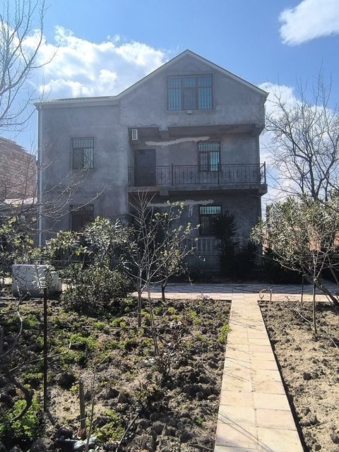 Satılır 9 otaqlı həyət evi/bağ evi 300 m² — Bakı