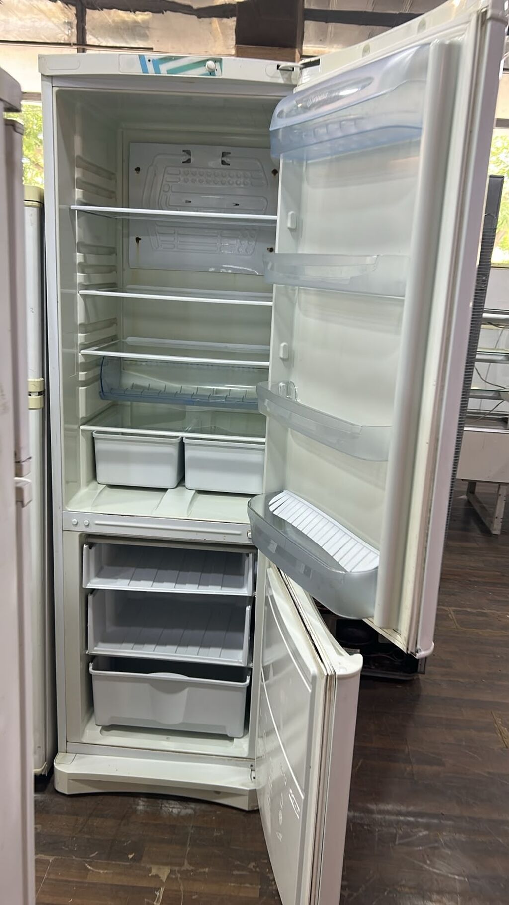 Samsung iki qapılı soyuducu (alt hissə dondurucu) - Rəng: gümüş (inox — Soyuducular, Digah (2)
