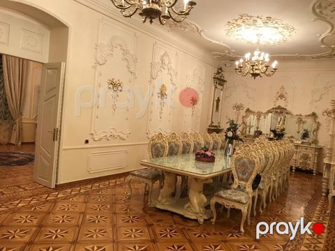 Satılır 6 otaqlı köhnə tikili 290 m²