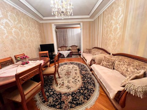 Satılır 3 otaqlı köhnə tikili 110 m² — Bakı