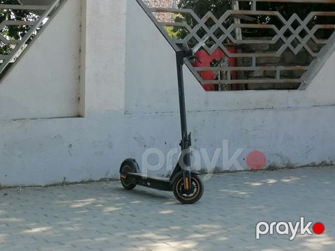 İşlənmiş Elektrik samokat 10", 351 - 500 Vt, 16 - 25 km/s, Ünvandan götürmə — Bakı