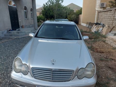 Mercedes-Benz C-Class: 2.2 l 2001 il Sedan — Digah