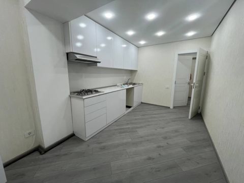Satılır 2 otaqlı köhnə tikili 65 m² — Bakı