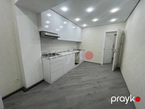 Satılır 2 otaqlı köhnə tikili 65 m²