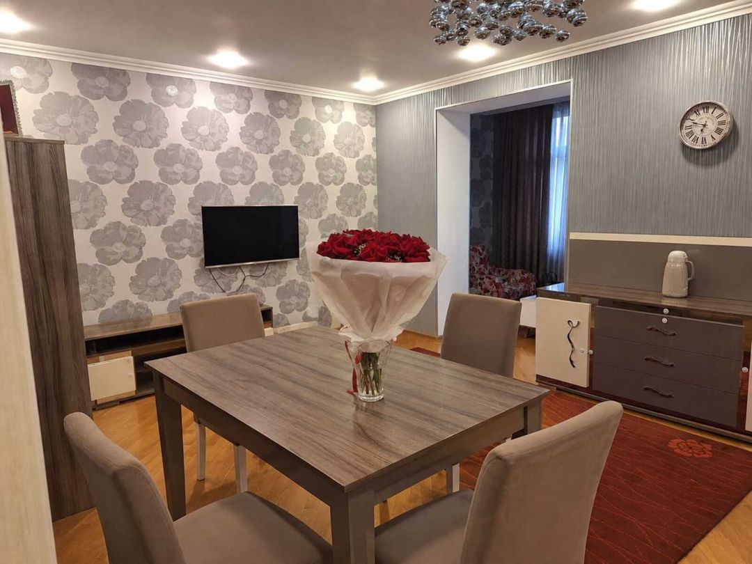 İcarəyə verilir 3 otaqlı köhnə tikili 110 m² — Mənzil, Bakı (7)