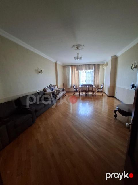 İcarəyə verilir 3 otaqlı yeni tikili 140 m²
