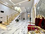 Satılır 6 otaqlı yeni tikili 360 m² — Aydın