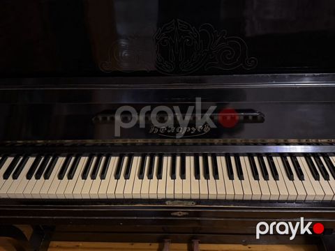 Belarus markalı akustik pianino – vertikal (upright) model. - Korpus — Gəncə