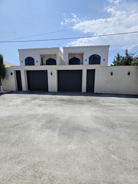 Satılır 4 otaqlı həyət evi/bağ evi 180 m² — Bakı