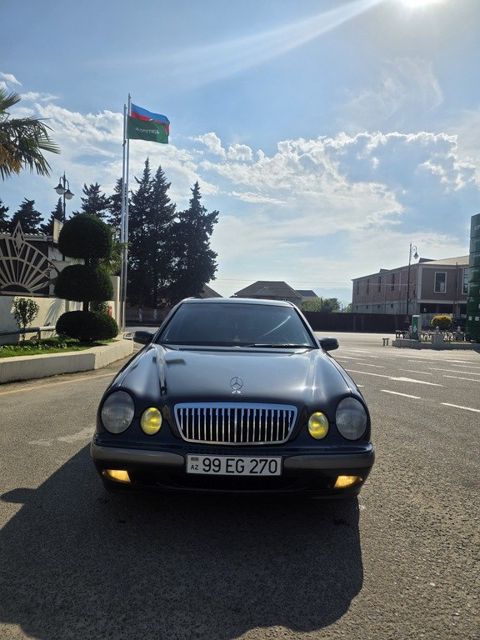Mercedes E 270, 2.7 L, 1999 il, 370 500 km — Astara