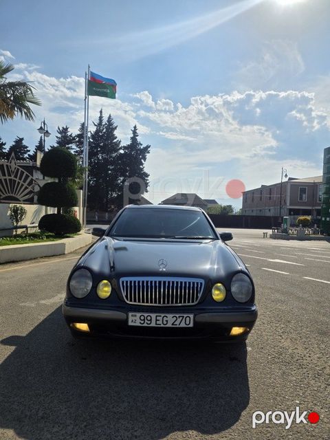 Mercedes E 270, 2.7 L, 1999 il, 370 500 km