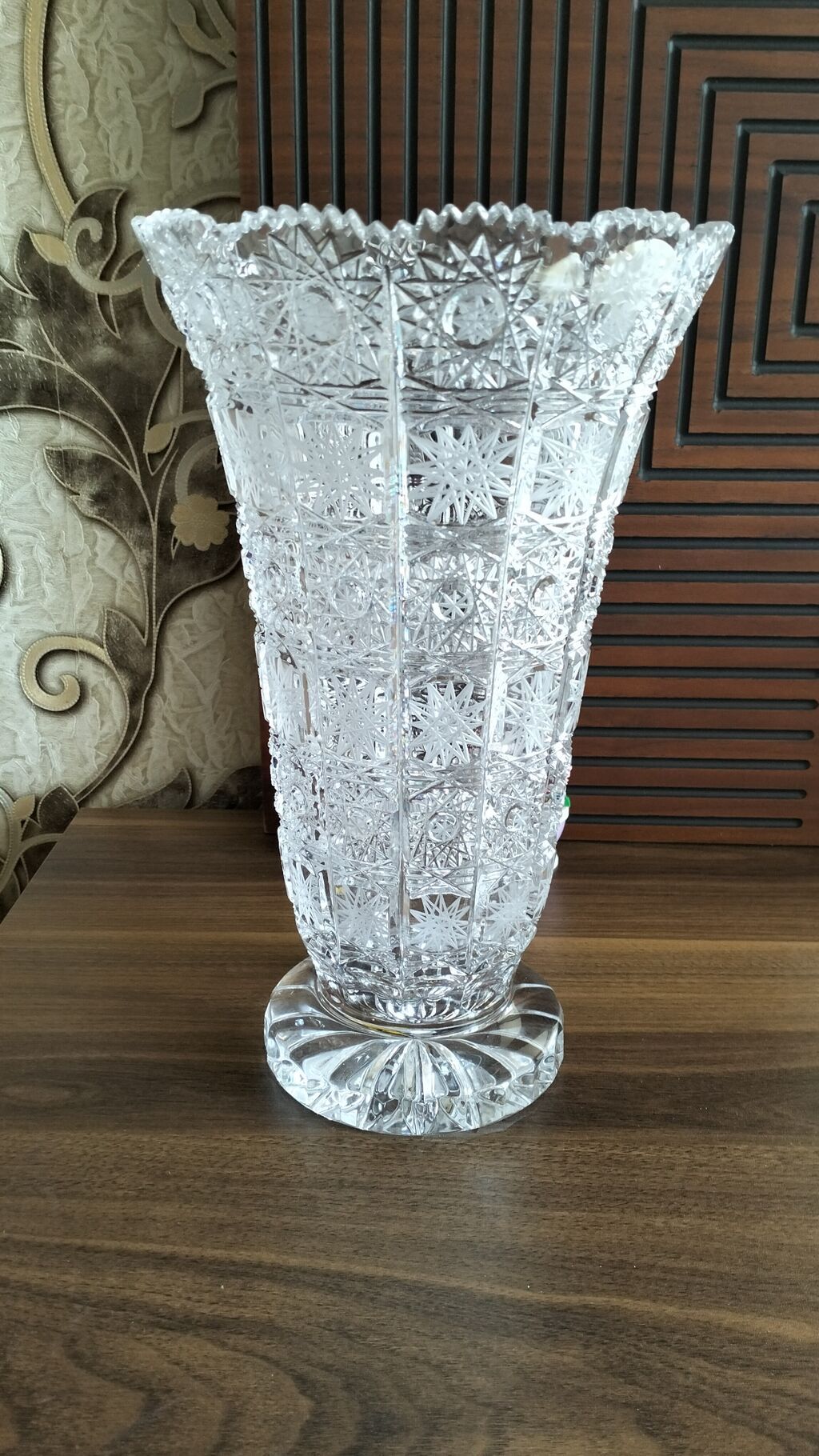 Bir vaza, Xrustal — Vaazalar, kreslolar, süni çiçəklər, Bakı (2)