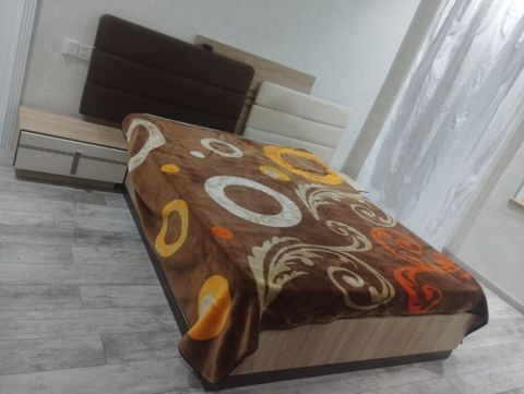 Yataq otağı dəsti - Komplekt: iki rəngli (tünd qəhvəyi–krem) dizaynda — Digah