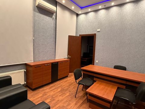 İcarəyə verilir 8 otaqlı ofis 220 m² — Bakı