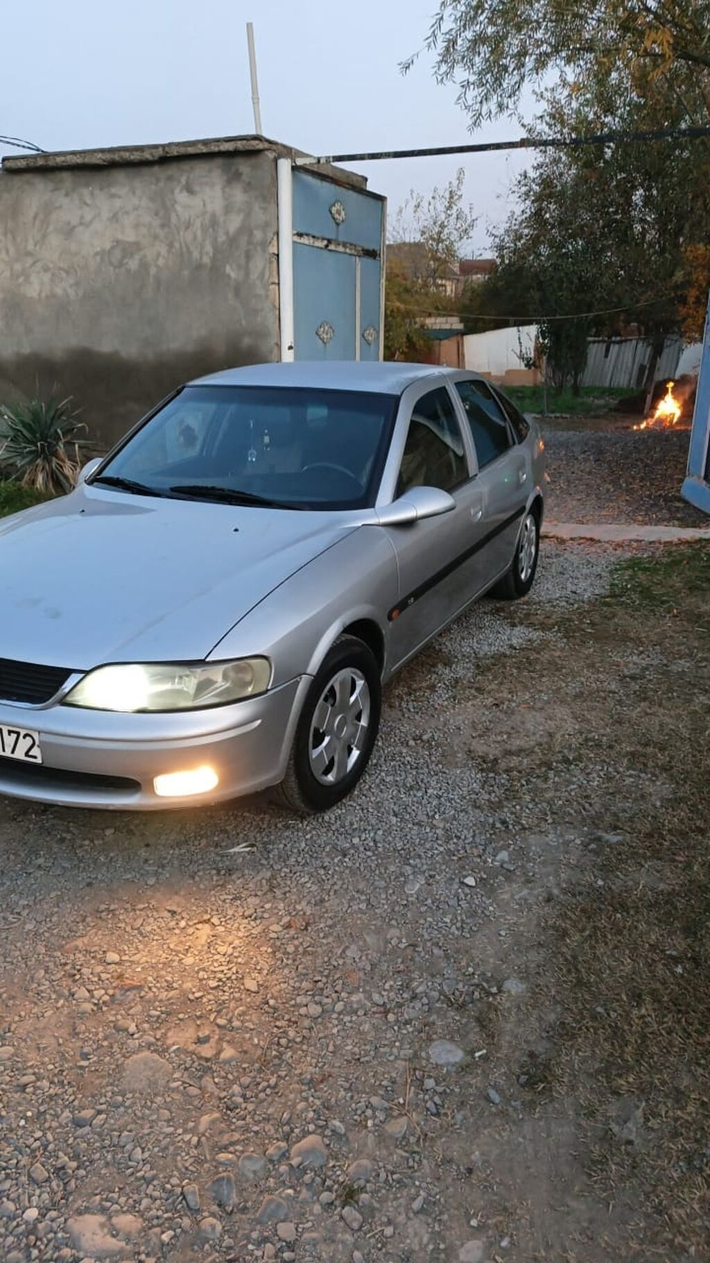 Opel Vectra B, gümüş rəng, AZ 20-CX-172 nömrə nişanı görünür — Avto, Ucar (2)