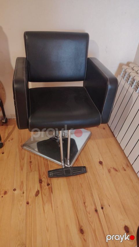 *Salon Kreslosu Satilir* *qiymeti 200₼* *ünvan Hövsan z⁹⁰kod7300* — Bakı