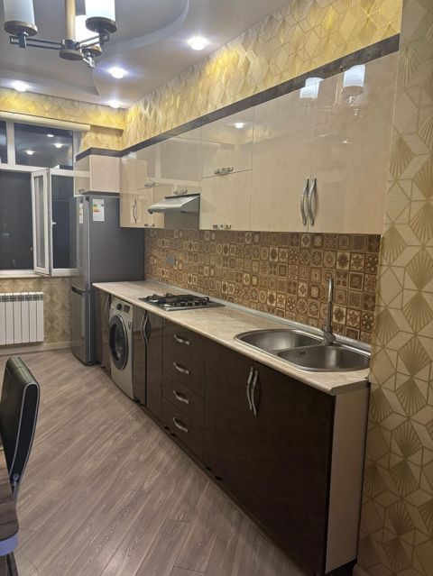 Akril Metbex mebeli üstünde qazmoyka, asperator *490 azn ölçü 4.40* — Bakı