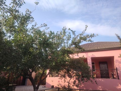 Satılır 4 otaqlı həyət evi/bağ evi 180 m² — Bakı