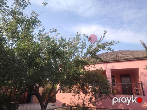 Satılır 4 otaqlı həyət evi/bağ evi 180 m²