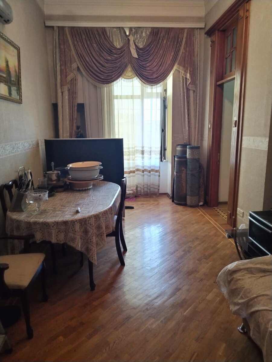 Satılır 5 otaqlı köhnə tikili 200 m² — Mənzil, Bakı (11)