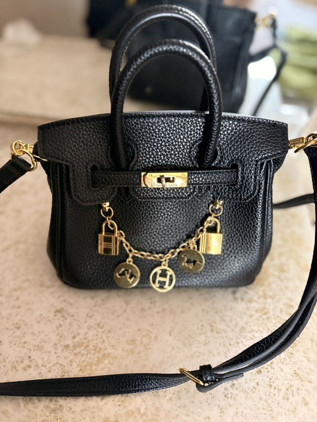 Qara mini əl çantası – qızılı detallarla - Material: teksturalı — Çantalar, Xırdalan (2)