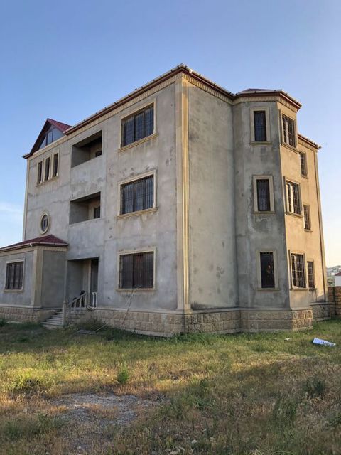 Satılır 12 otaqlı həyət evi/bağ evi 550 m² — Bakı
