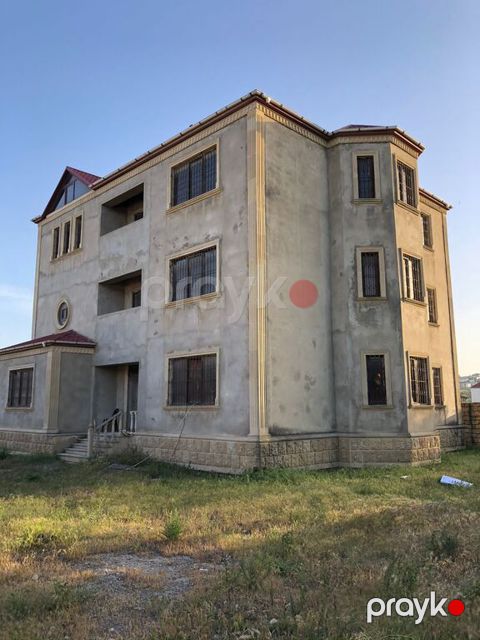 Satılır 12 otaqlı həyət evi/bağ evi 550 m²