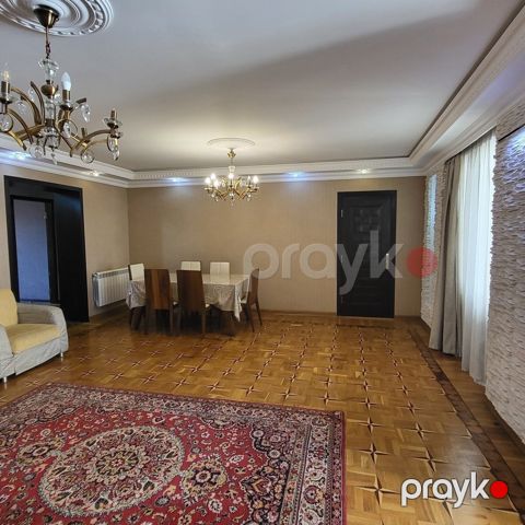 Satılır 4 otaqlı köhnə tikili 110 m²