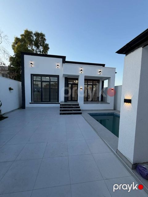 Satılır 4 otaqlı həyət evi/bağ evi 100 m²