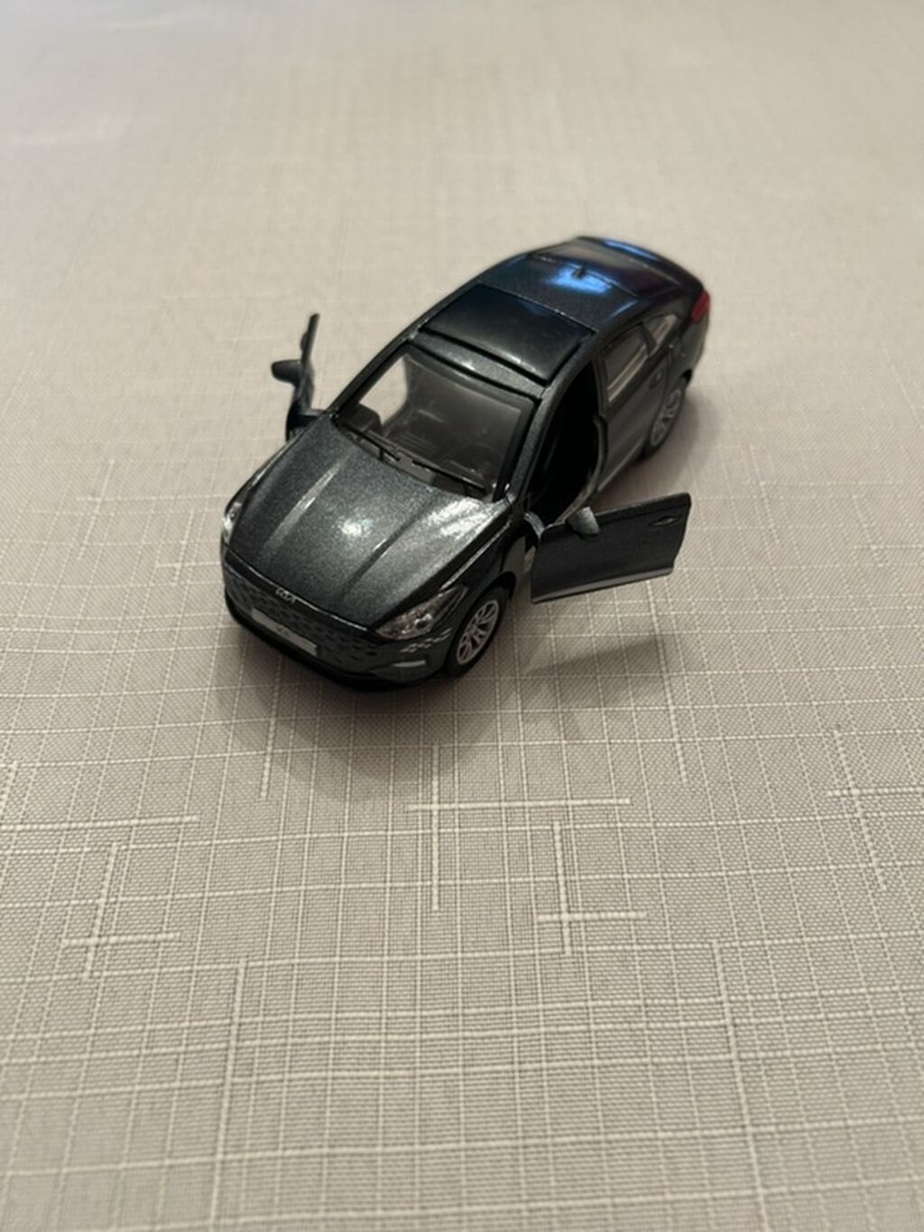 Metal model avtomobil – sedan/krossover üslubunda miniatura — Oyuncaqlar, Bakı (6)