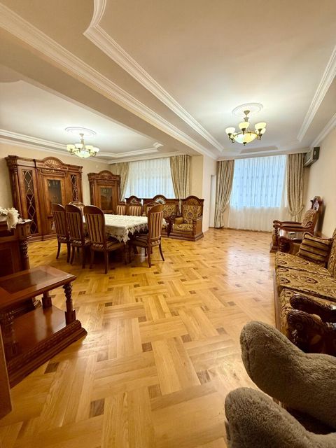 Satılır 4 otaqlı yeni tikili 170 m² — Bakı