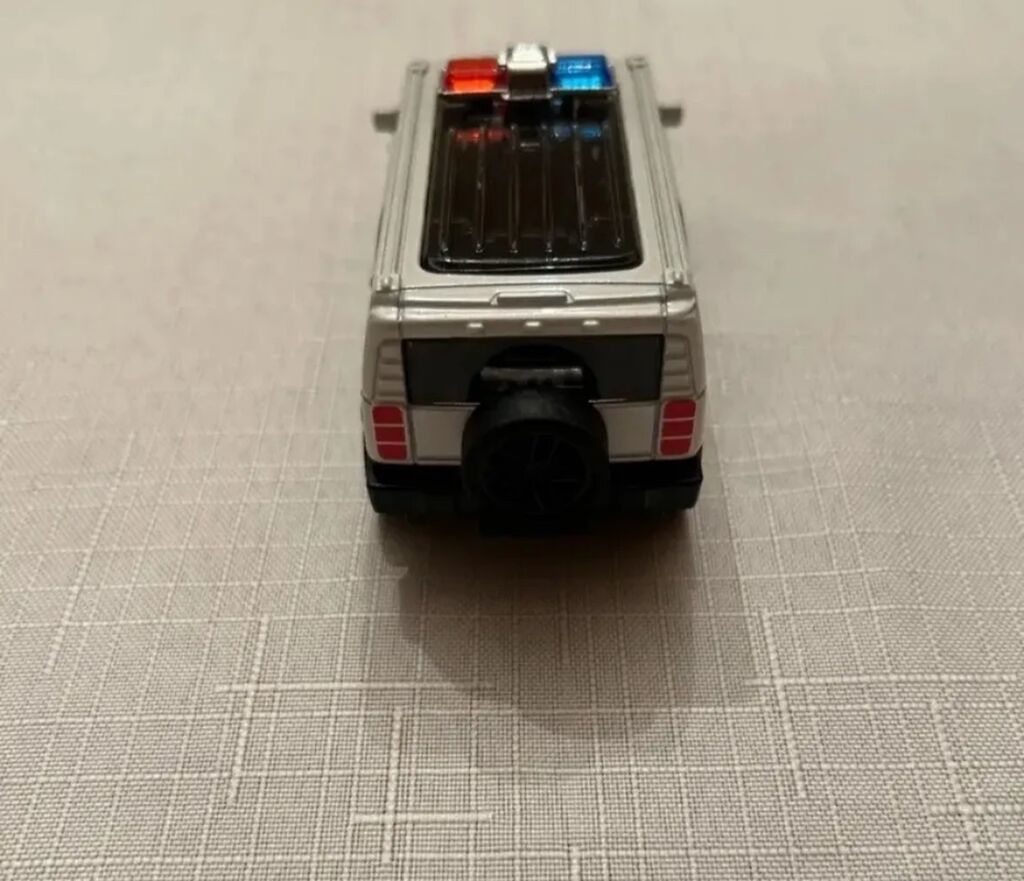 Oyuncaq model avtomobil – Ambulans SUV - Korpus: metal və plastik — Oyuncaqlar, Bakı (3)