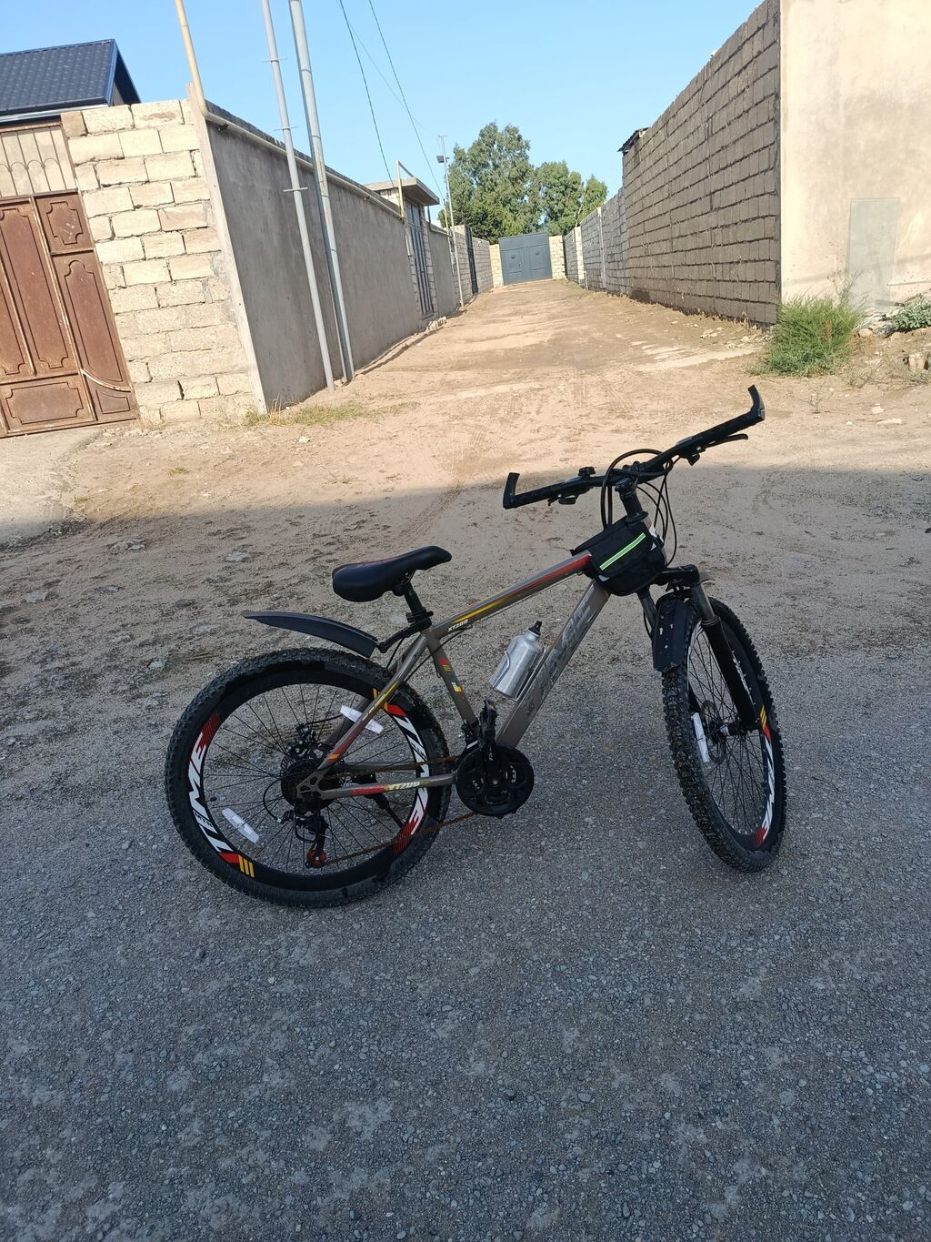 Dağ/şosse tipli velosiped - 26" təkərlər, enli dişli protektor – həm — Dağ velosipedləri, Digah (2)