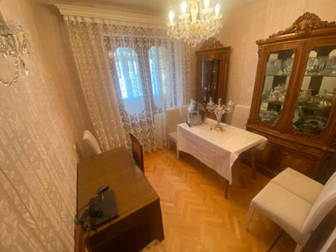 Satılır 4 otaqlı köhnə tikili 110 m² — Bakı